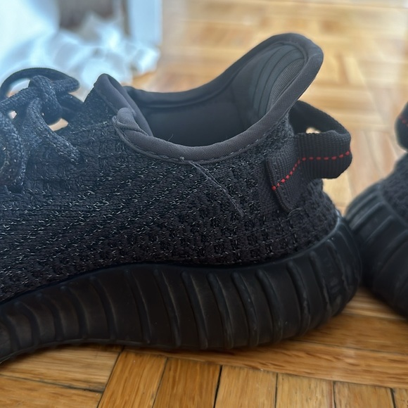 YEEZY SNEAKERS - Picture 5 of 6